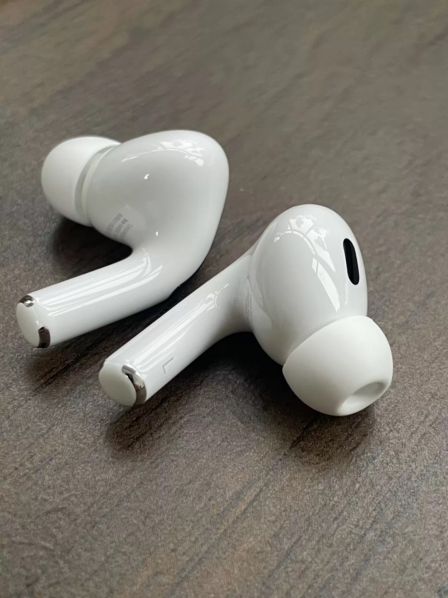 Apple-AirPods-Pro-2nd-Gen-USB-C-Right-Replacement-AirPod-A3047-White-Renewed.jpg